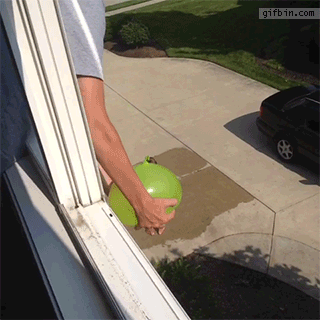 1408987880_kid_gets_hit_in_the_head_with_water_balloon.gif