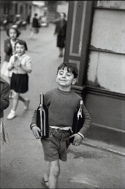 henri-cartier-bresson-rue-mouffetard-+paris-1954-boy-smiling-wine-bottles.jpg