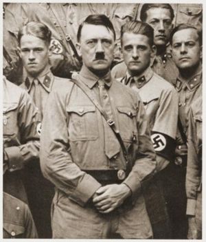 Hitler_w_youngmen.jpg