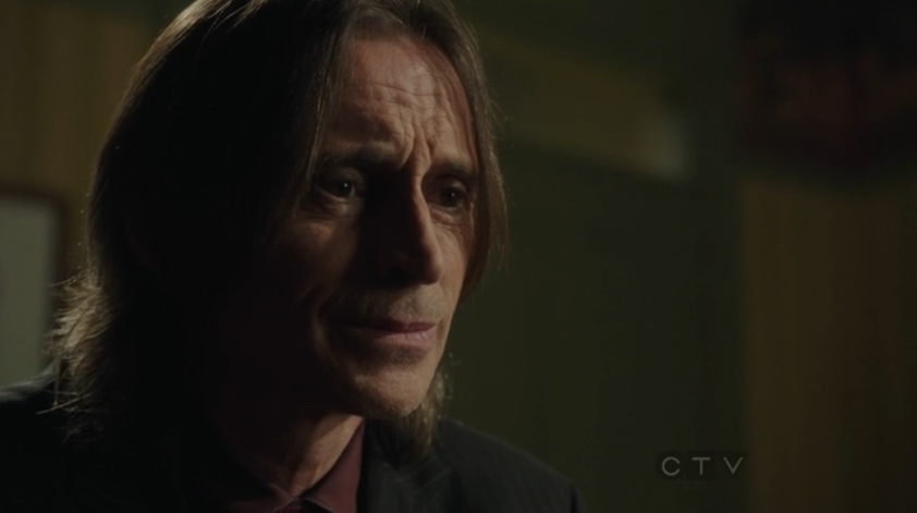 Robert+Carlyle+as+Mr.+Gold+Rumpelstiltskin+on+Once+Upon+A+Time+S01E19+3.png