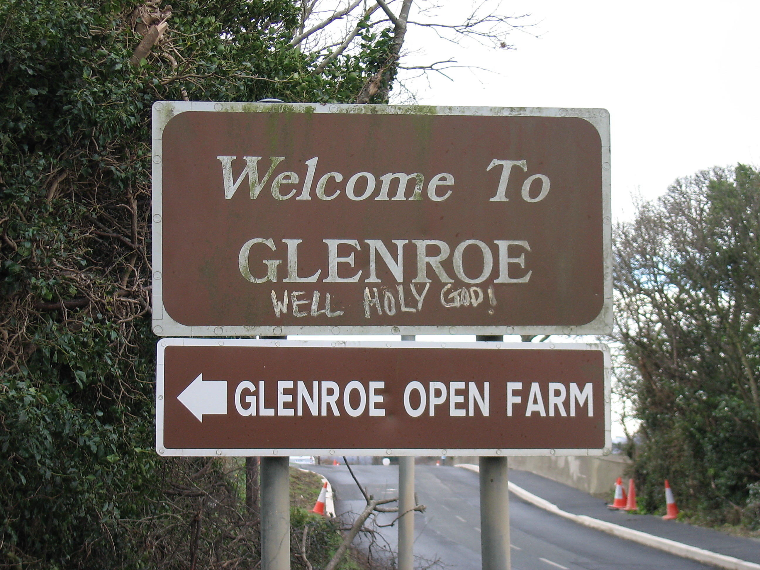 Glenroe_sign_in_Kilcoole,_County_Wicklow_(ROI).jpg