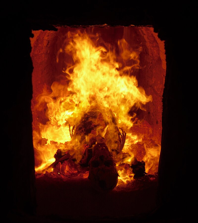 800px-Verbrennung_eines_Toten_in_einem_Krematorium_2009-09-05.JPG