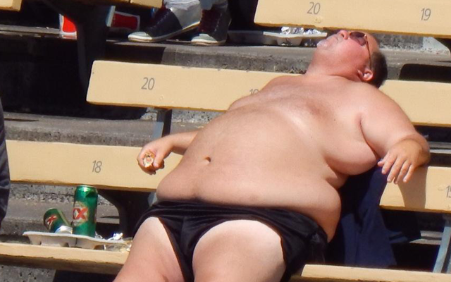 fat-dodgers-fan-sunbathing.png