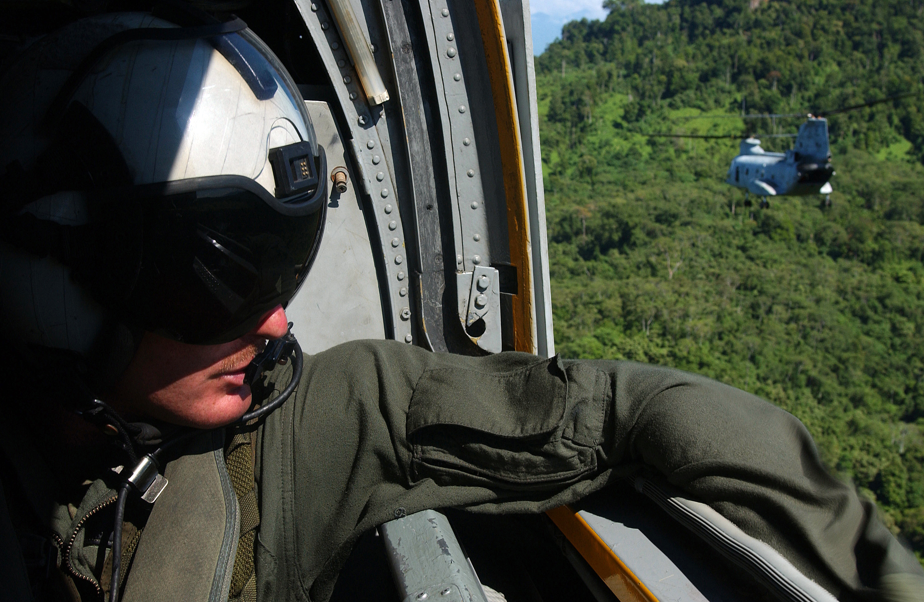 US_Navy_050116-F-4884R-031_Marine_Corps_Sgt._Michael_Cates,_a_CH-46E_Sea_Knight_helicopter_Crew_Chief,_watches_for_other_aircraft_and_high_obstacles_following_a_humanitarian_aid_mission.jpg